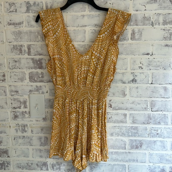 O'Neill Women's Katy Romper Woven Yellow Floral Shorts Plunge Back Size Small - Picture 3 of 10